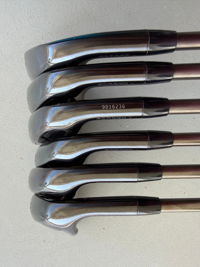 限定品　Titleist T200 BLACK リミテッドエディション