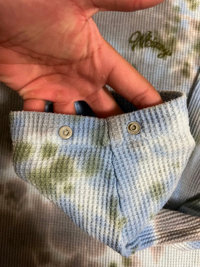 WHIMSY TIE DYE THERMALポーカーズ着用