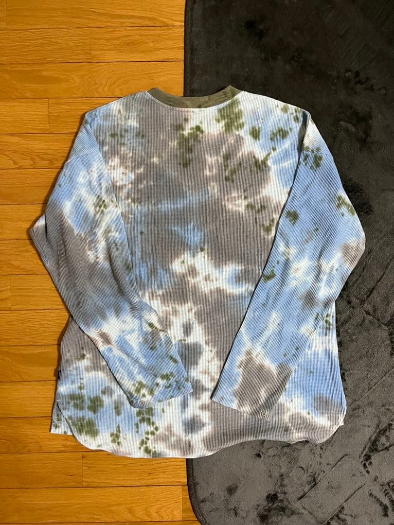 WHIMSY TIE DYE THERMALポーカーズ着用