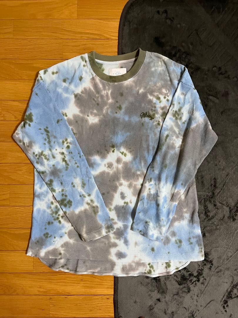 WHIMSY TIE DYE THERMALポーカーズ着用