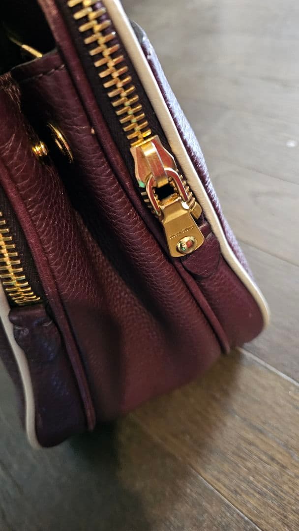 MIU MIU バーガンディ レザー ハンドバッグ