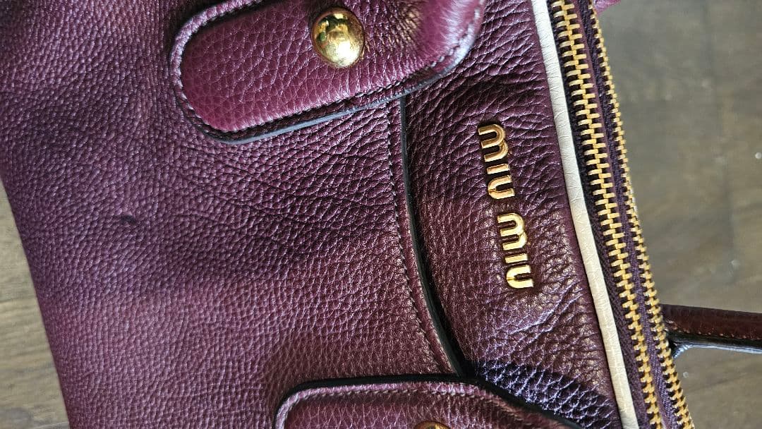 MIU MIU バーガンディ レザー ハンドバッグ