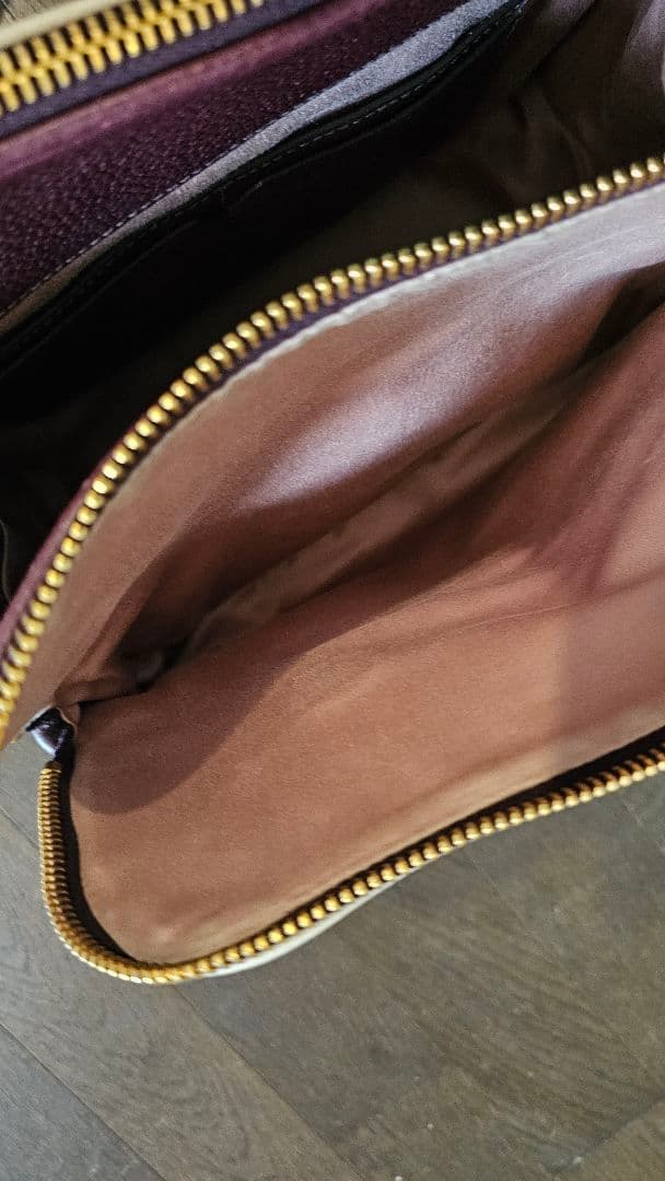 MIU MIU バーガンディ レザー ハンドバッグ