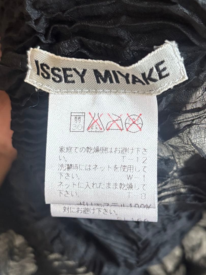 イッセイミヤケ ISSEY MIYAKE トップス
