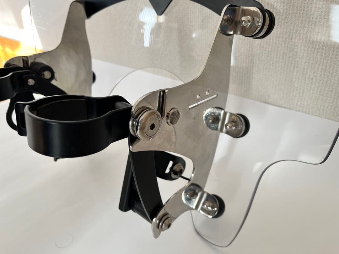 トライアンフ　ボンネビル　純正スクリーン　取付金具付き