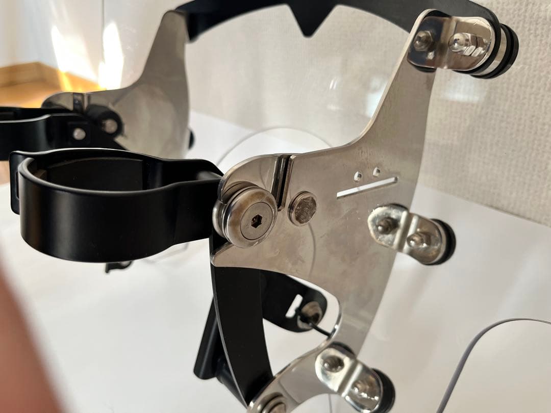 トライアンフ　ボンネビル　純正スクリーン　取付金具付き