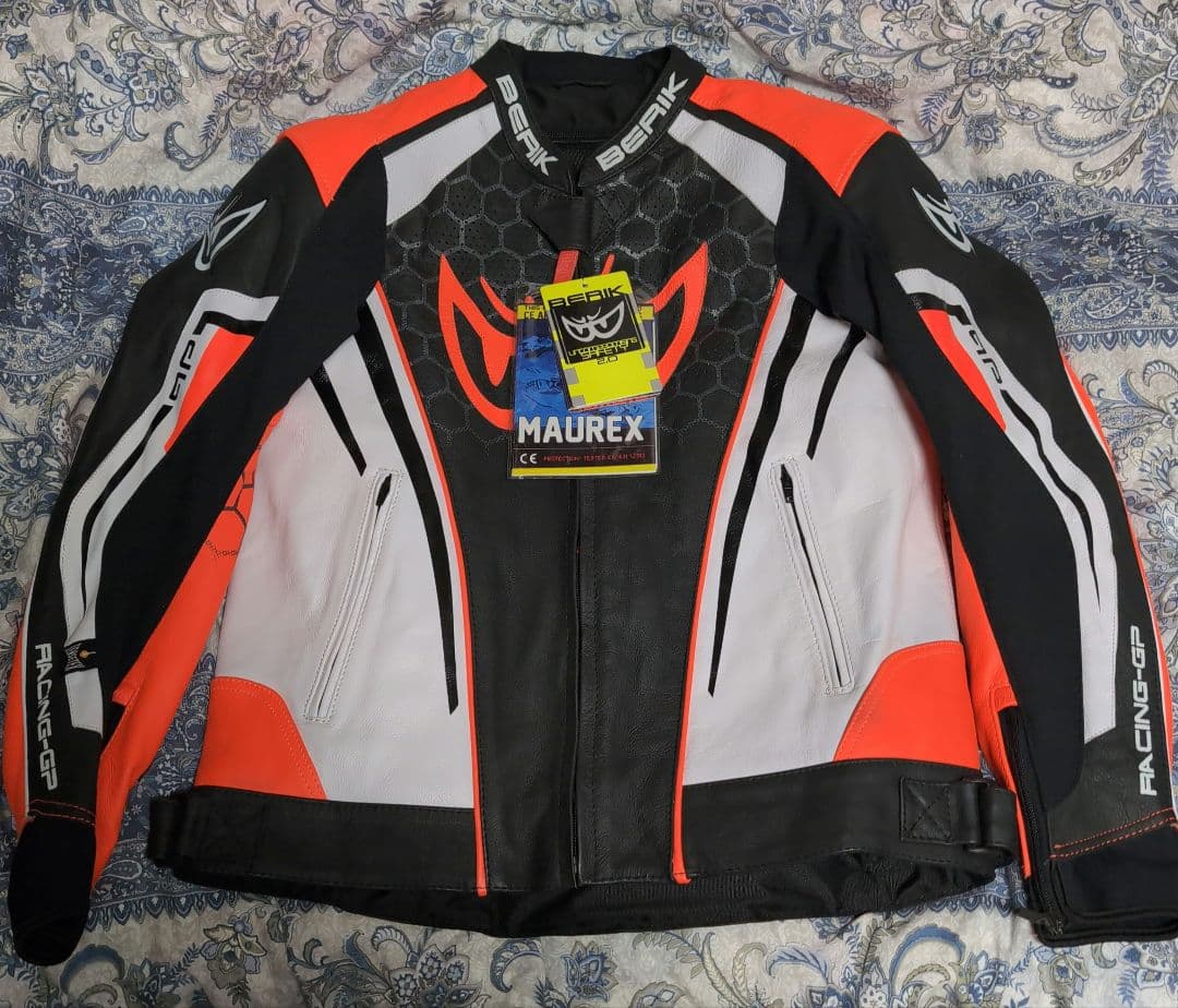 新品　ベリック　パンチング　レザージャケット　56サイズ　黒／白／赤　BERIK