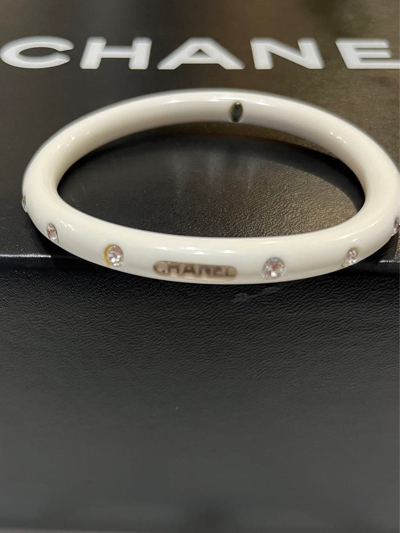 美品☆シャネル☆バングル ロゴ　ブレスレット ココマーク ラインストーン 白