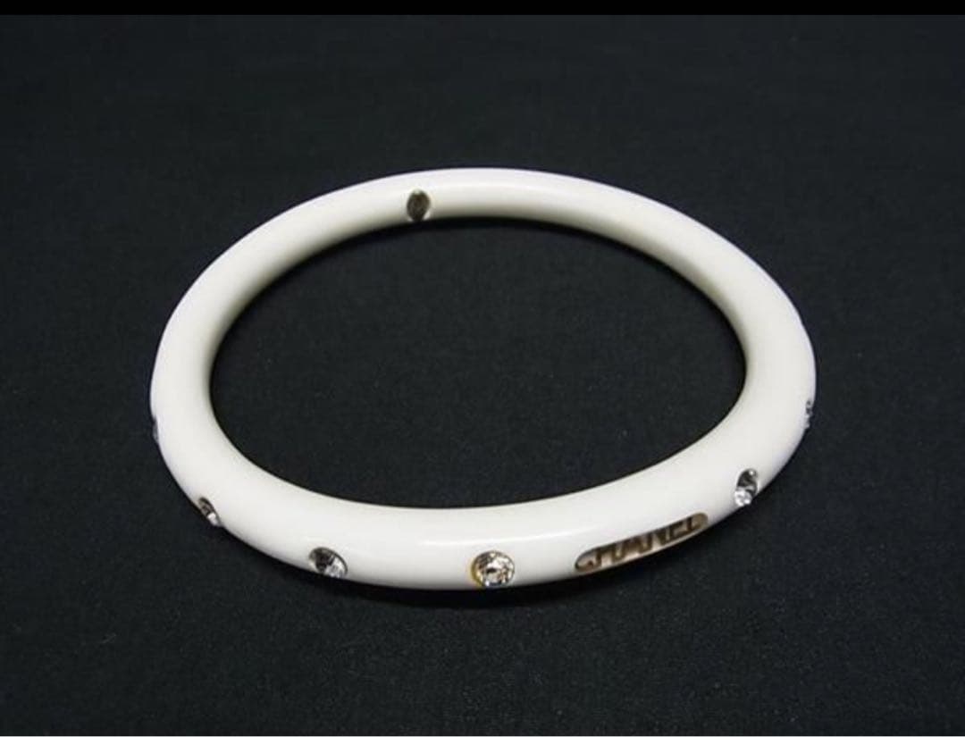 美品☆シャネル☆バングル ロゴ　ブレスレット ココマーク ラインストーン 白