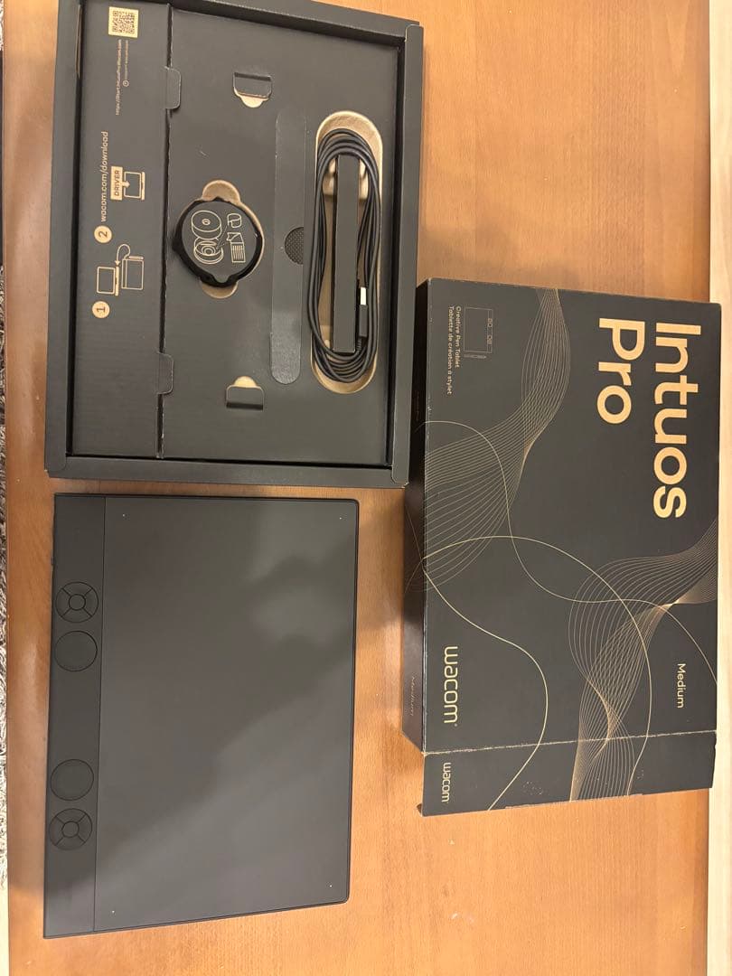 Wacom Intuos Pro medium（型番:TPTK670K0C）