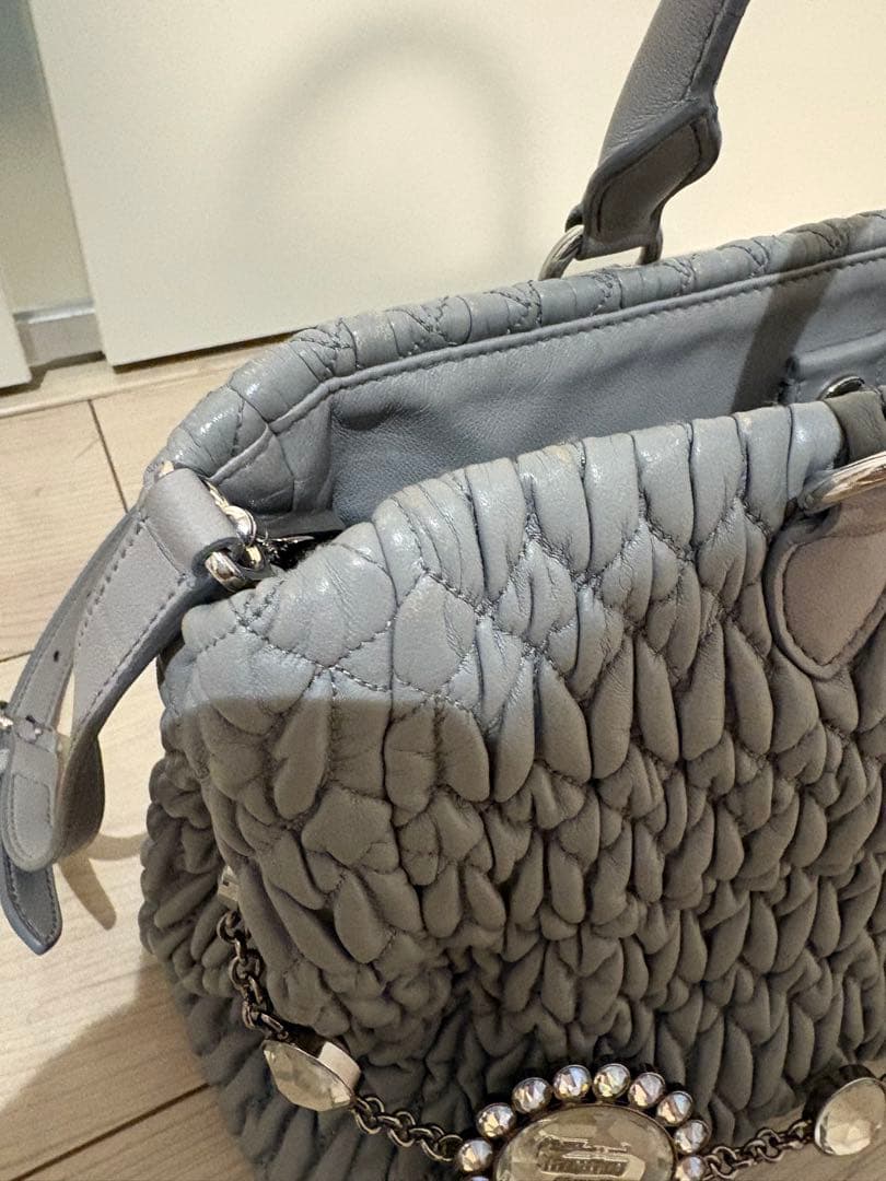 最終値下 miumiu ハンドバッグ ナッパクリスタル マトラッセ ライトグレー