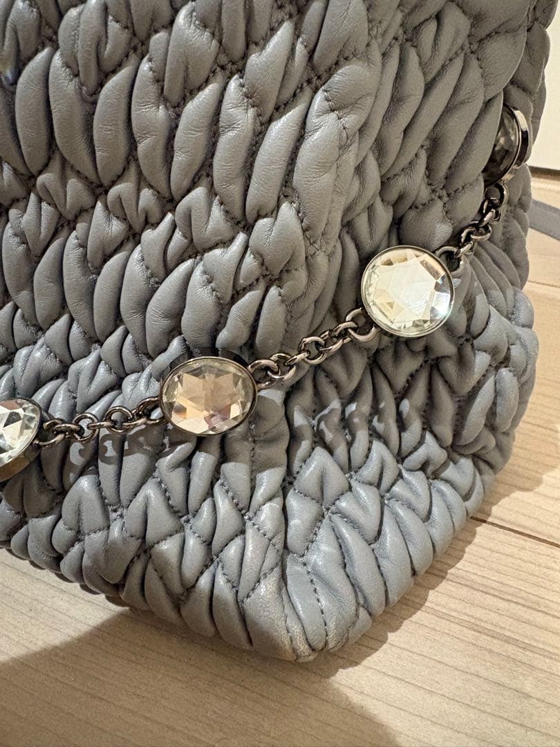 最終値下 miumiu ハンドバッグ ナッパクリスタル マトラッセ ライトグレー