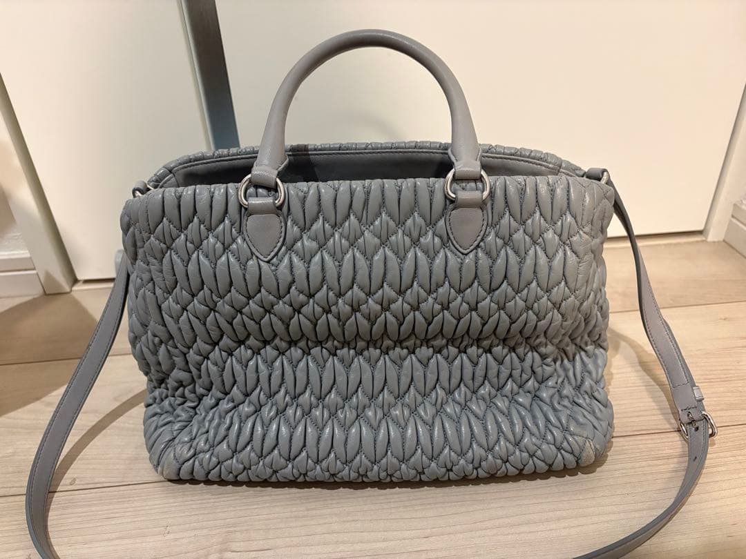 最終値下 miumiu ハンドバッグ ナッパクリスタル マトラッセ ライトグレー