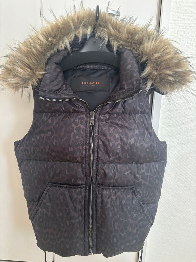COACH ☆ヒョウ柄☆ファー付きダウンベスト