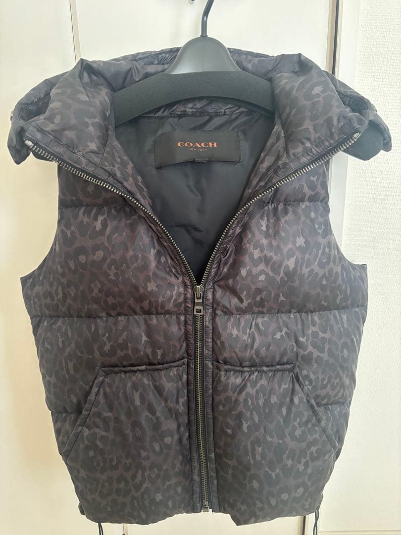 COACH ☆ヒョウ柄☆ファー付きダウンベスト