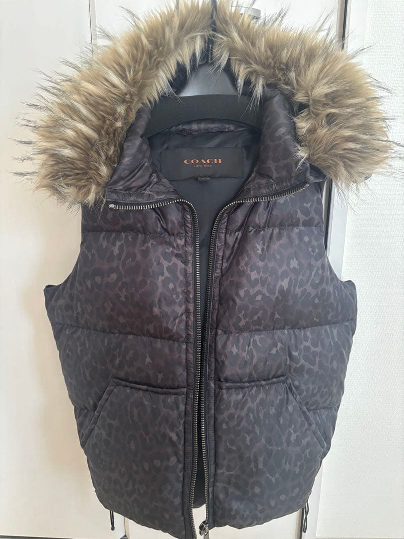 COACH ☆ヒョウ柄☆ファー付きダウンベスト