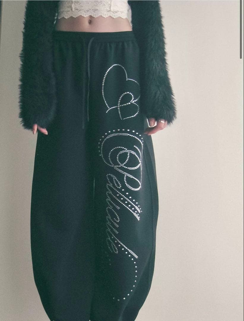 パンツ PELLICULE stone-deco sweat pants