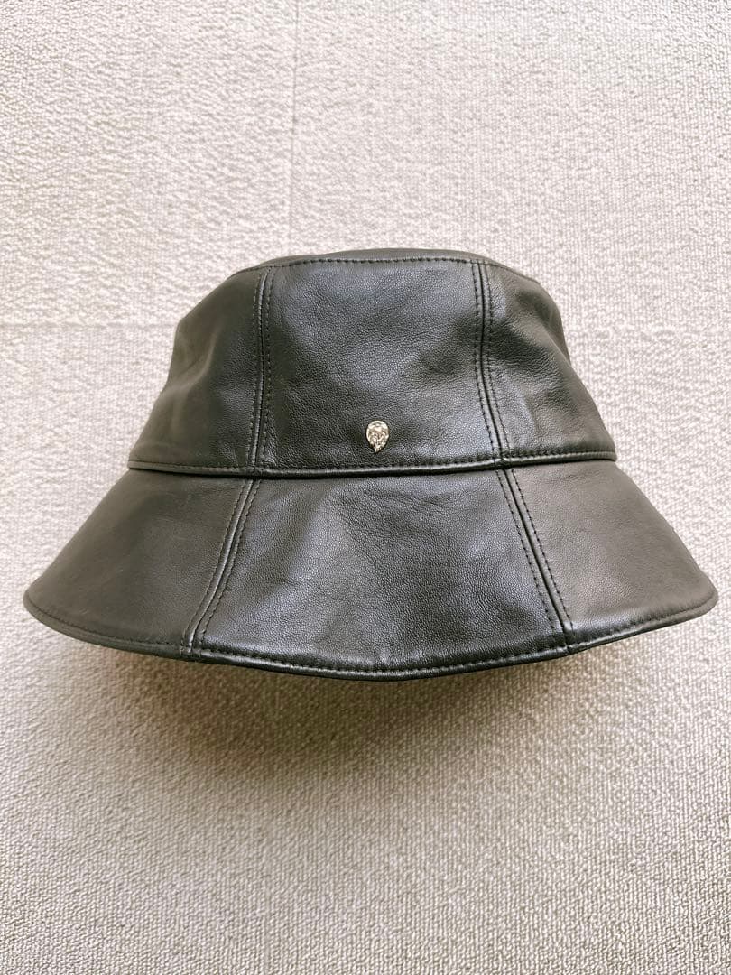 滝沢眞規子さん紹介　ヘレンカミンスキー　レザー バケットハット 黒