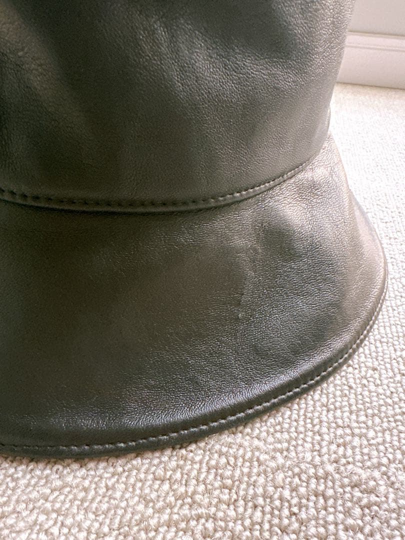 滝沢眞規子さん紹介　ヘレンカミンスキー　レザー バケットハット 黒