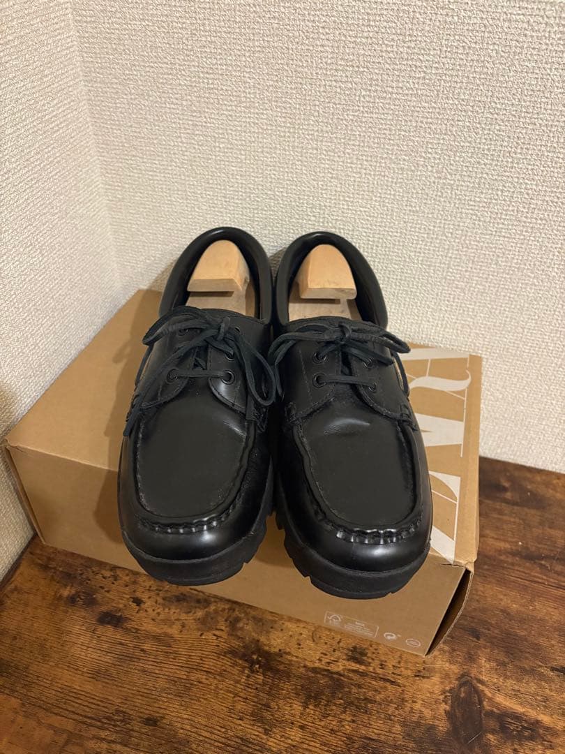 ZARA×VIBRAM® レザーデッキシューズ