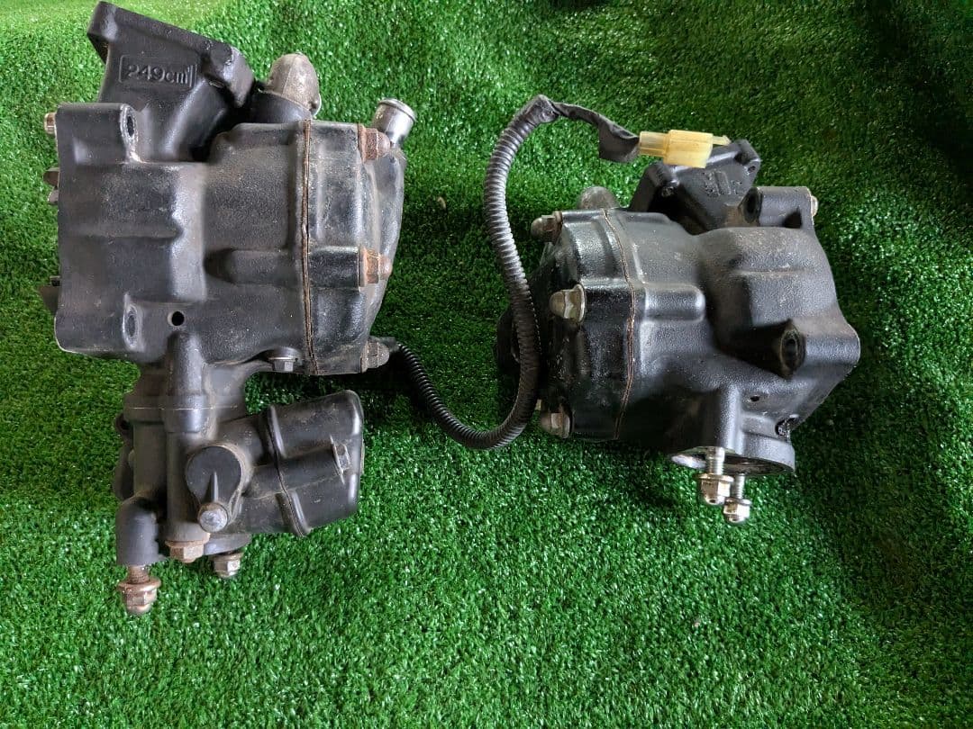 し*ん様 NS250R 用　シリンダー、シリンダーヘッド等　　管理C5