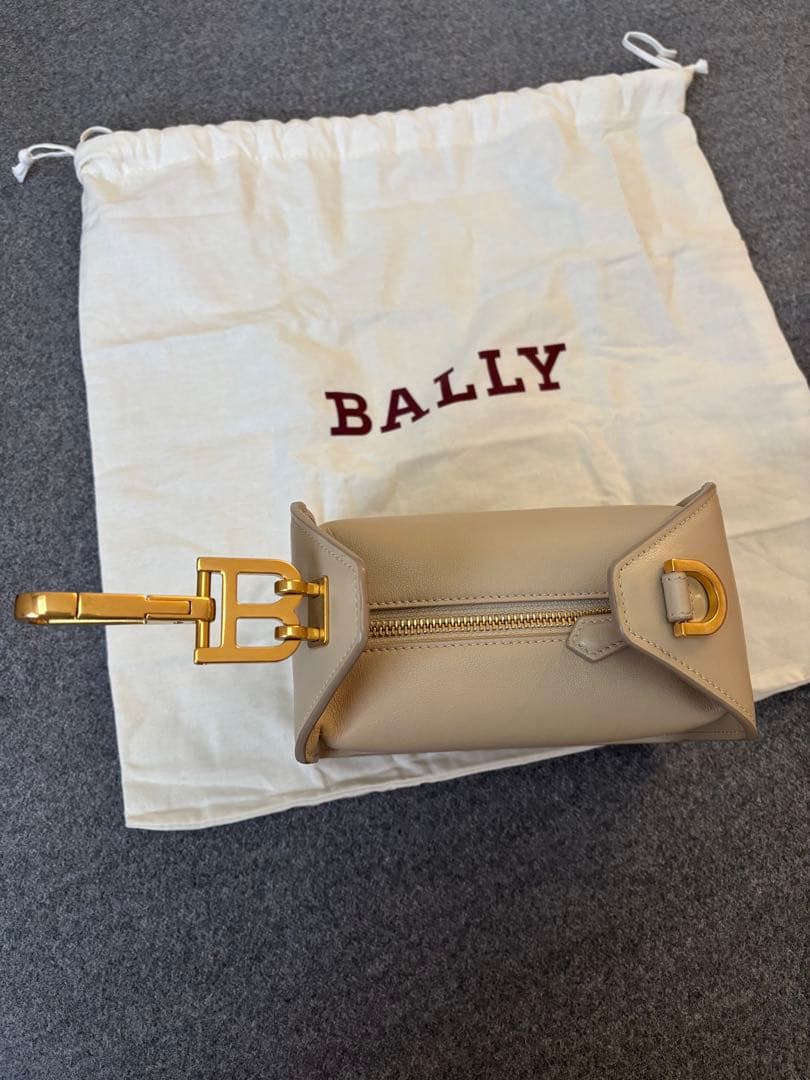 BALLY B-hookベージュ ショルダーバッグxs