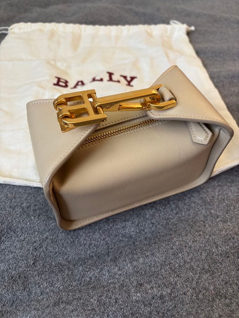 BALLY B-hookベージュ ショルダーバッグxs