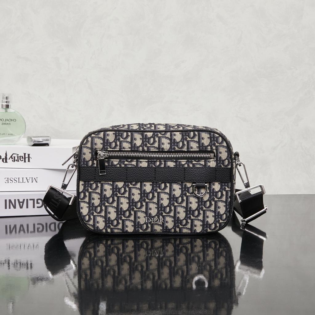 美品キャンバス × レザー　ショルダーバッグ　メッセンジャーバッグ