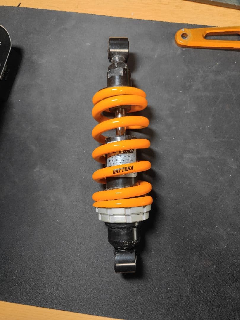 【マサヒコ様】 デイトナ グロム 強化リアサス 車高調整