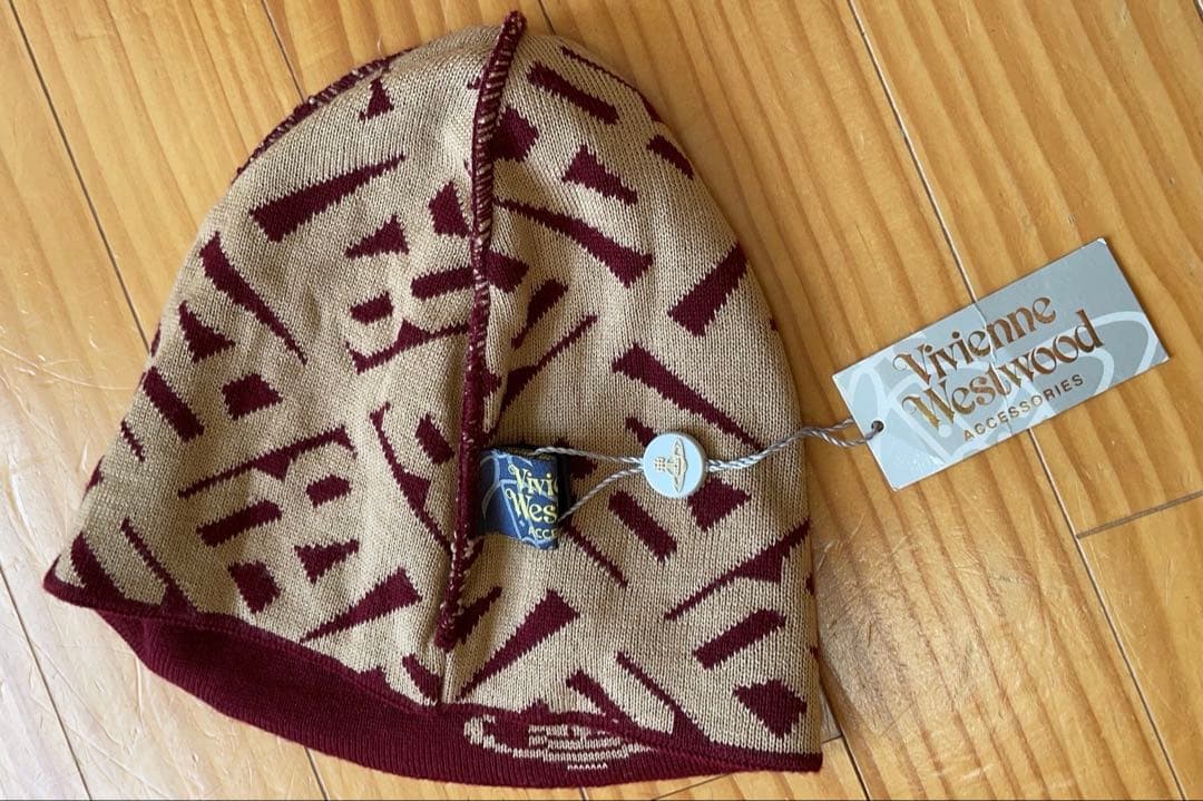 ね*こ様 【新品・未使用】ヴィヴィアン　ニット帽　ビーニー　ロゴ付き