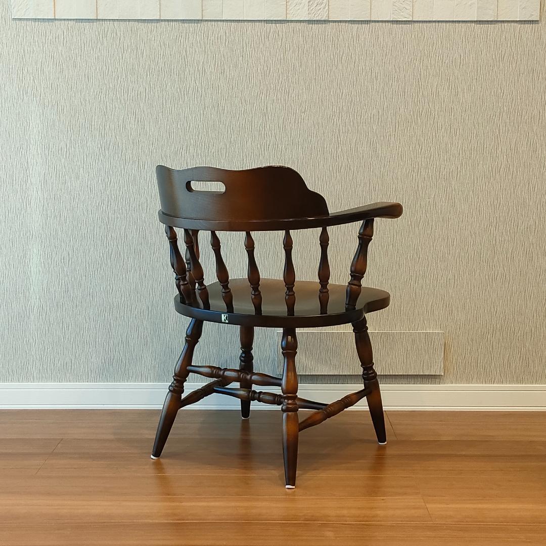 飛騨産業　アームチェア　ダイニングチェア　持ち手　ろくろ脚①