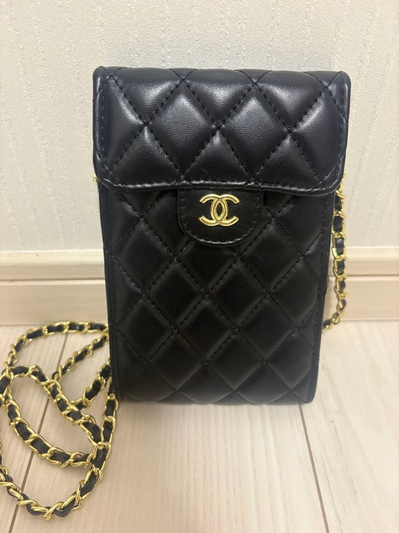 CHANEL ノベルティ スマホショルダー ゴールド