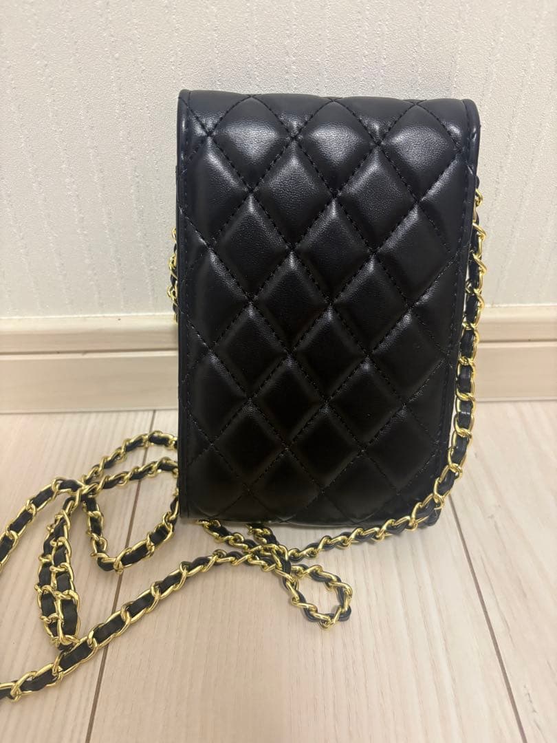 CHANEL ノベルティ スマホショルダー ゴールド