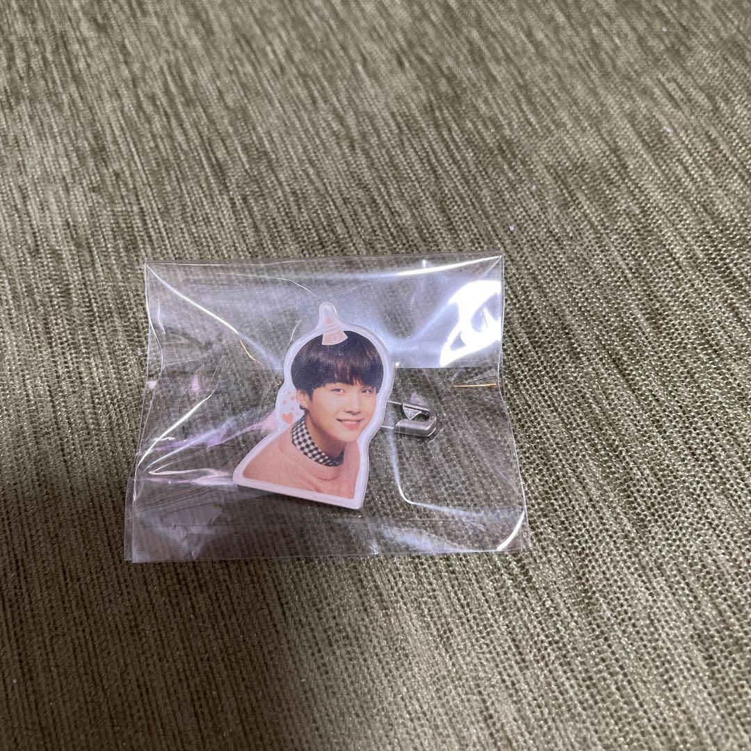 BTS クラウドベリー ピンバッジ