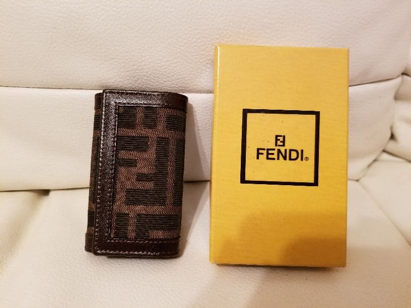 《お値下げ》フェンディ　キーケース
