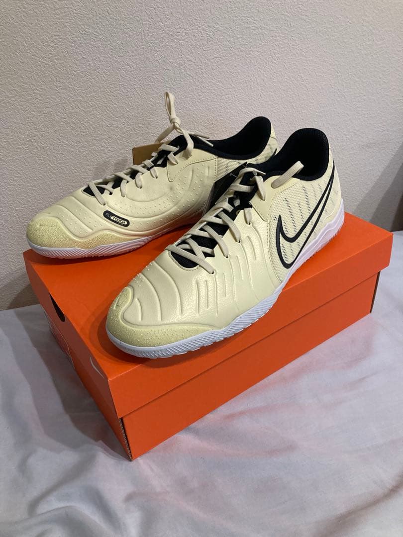 シューズ NIKE LEGEND 10 ACADEMY IC