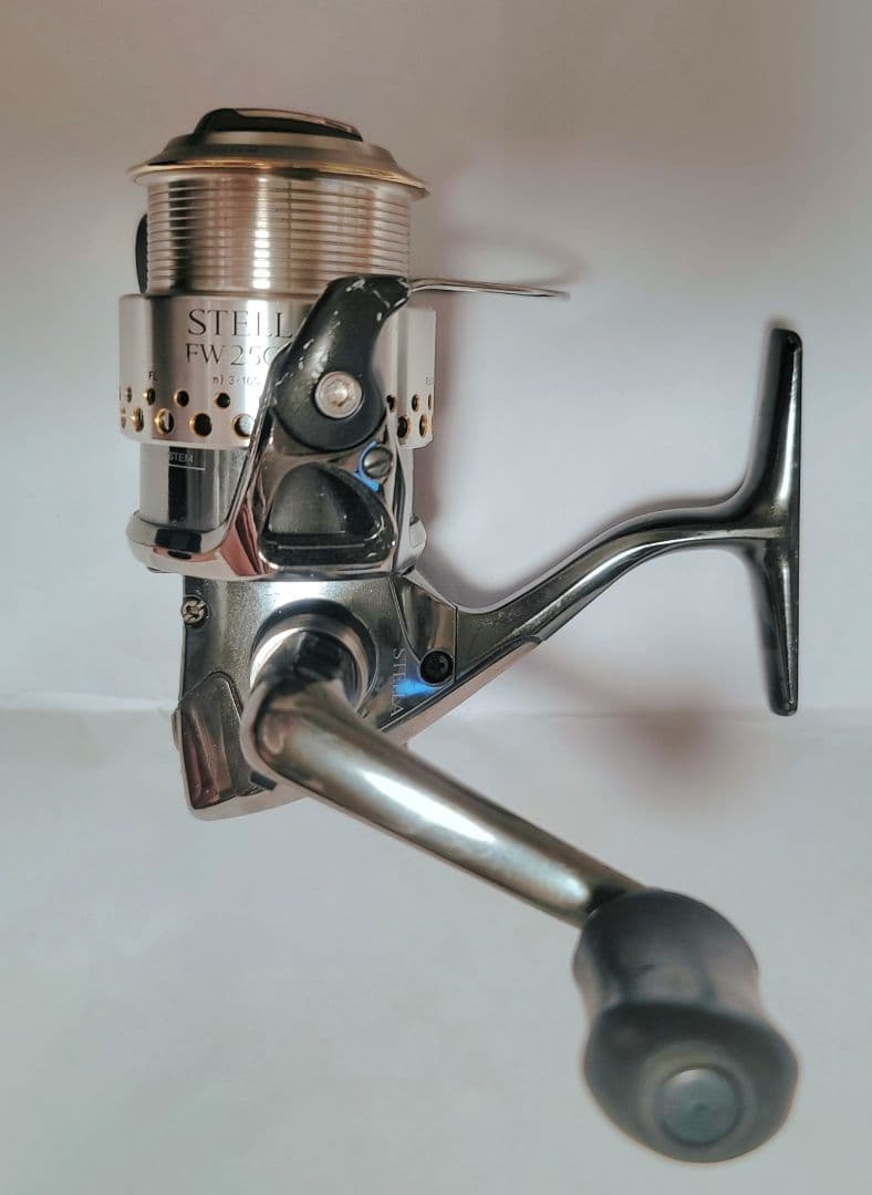 STELLA FW 2500S スピニングリール