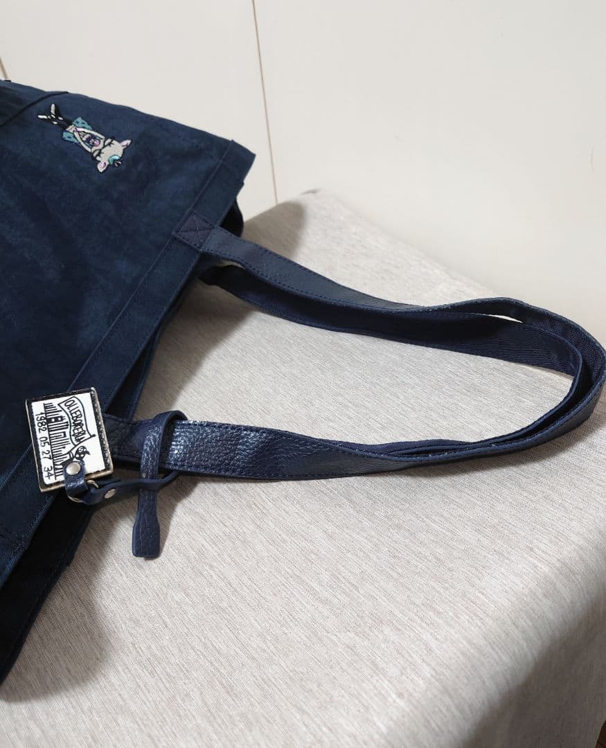 【Alberobello】トートバックブタさん刺繍/チャーム付/ネイビーA4