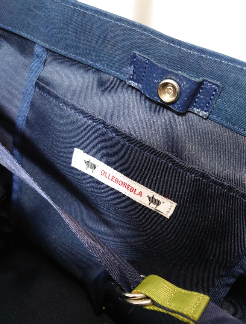 【Alberobello】トートバックブタさん刺繍/チャーム付/ネイビーA4