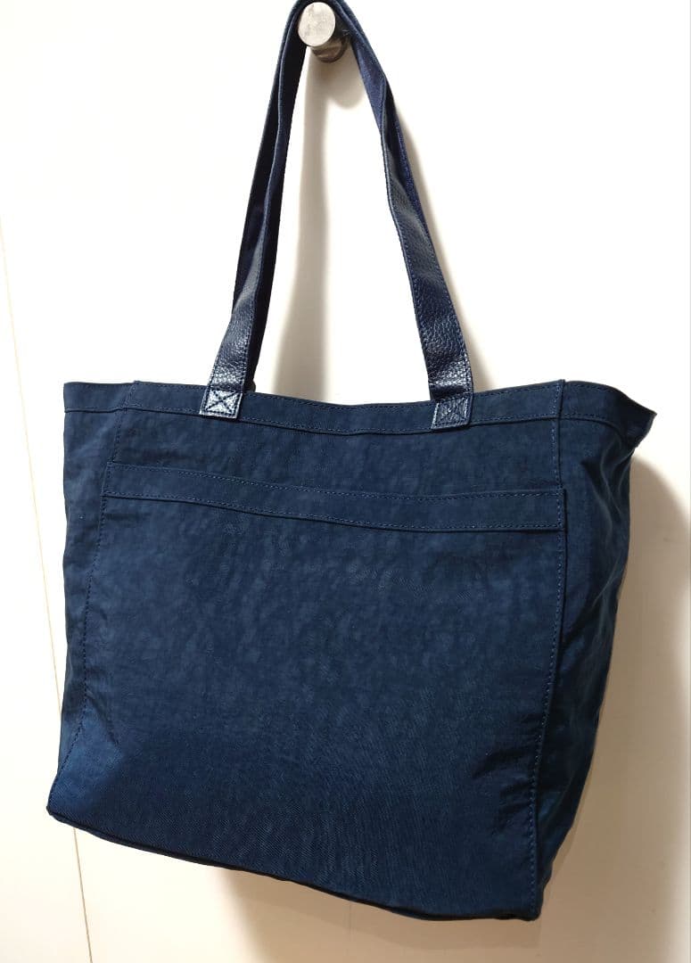 【Alberobello】トートバックブタさん刺繍/チャーム付/ネイビーA4