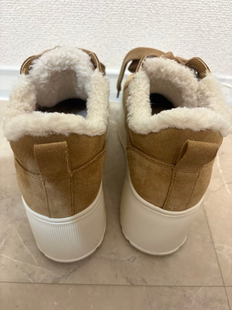 【短時間着用美品】鈴木亜美さんプロデュースもこもこスニーカー