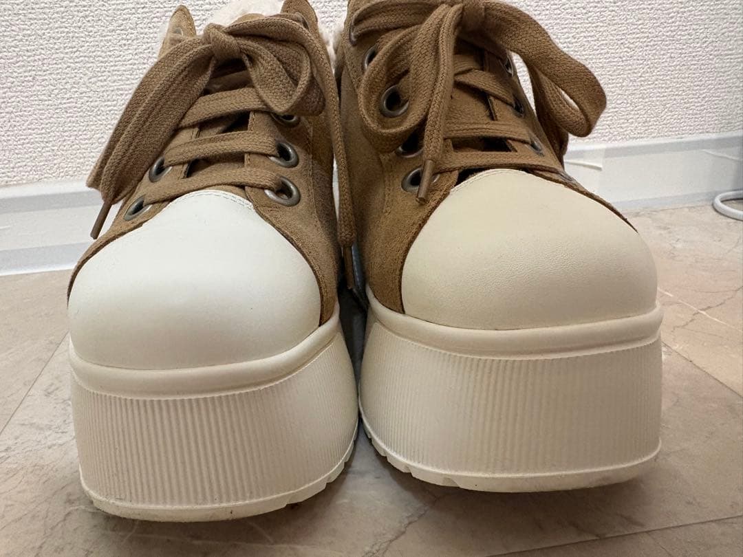 【短時間着用美品】鈴木亜美さんプロデュースもこもこスニーカー