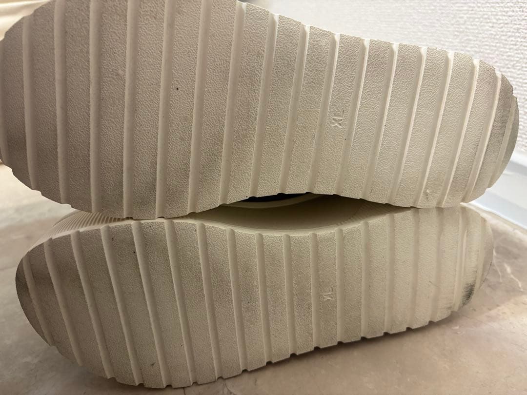 【短時間着用美品】鈴木亜美さんプロデュースもこもこスニーカー