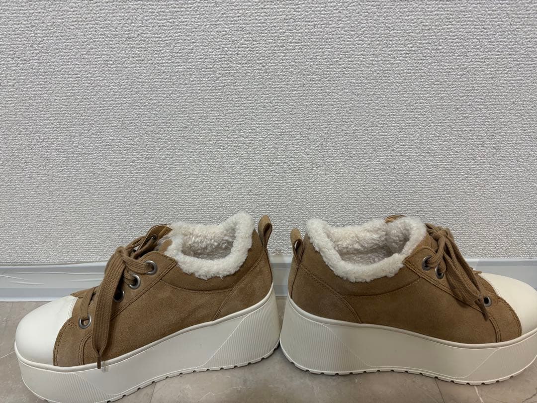 【短時間着用美品】鈴木亜美さんプロデュースもこもこスニーカー