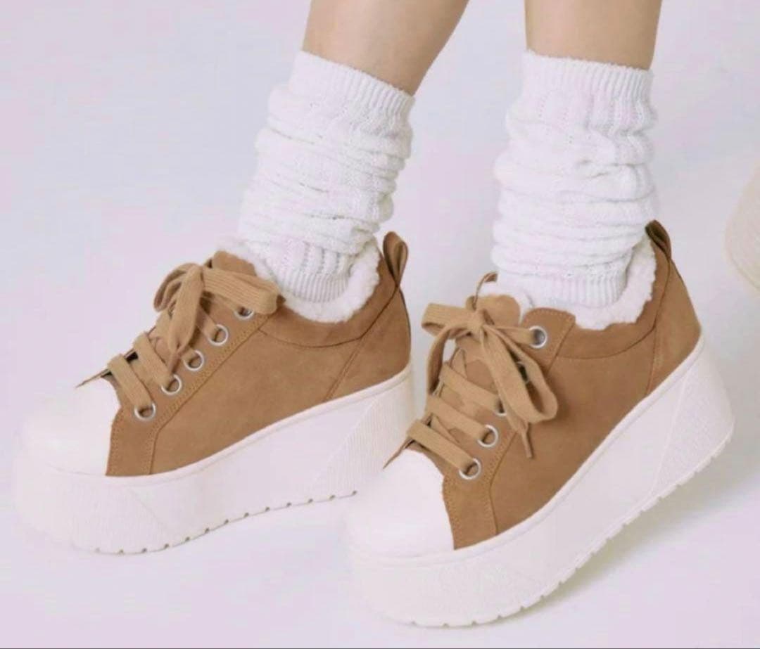 【短時間着用美品】鈴木亜美さんプロデュースもこもこスニーカー