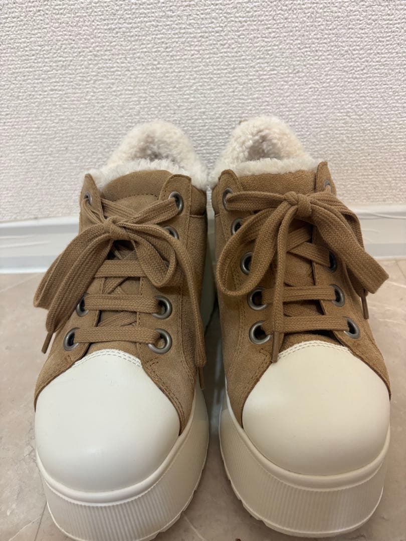 【短時間着用美品】鈴木亜美さんプロデュースもこもこスニーカー