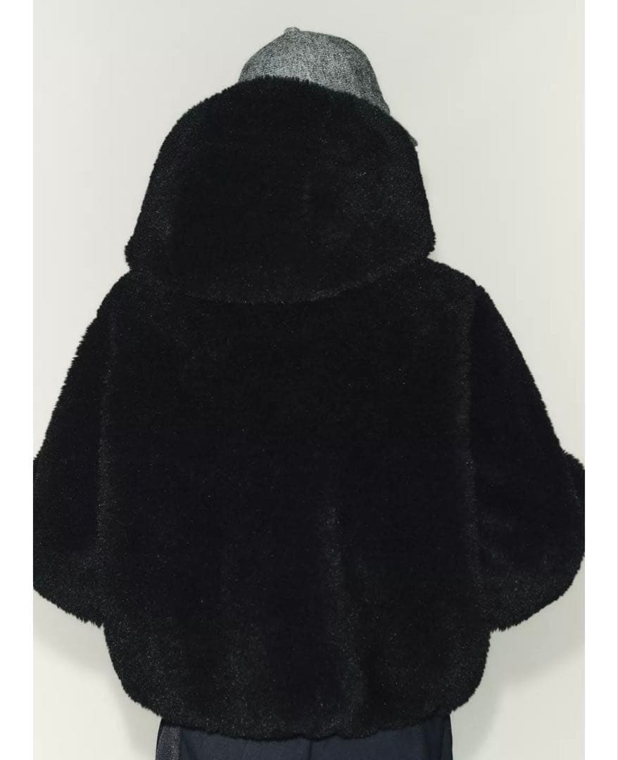 ふわふわ☆ 断熱性☆ 新品 ZARA フード付きエコファージャケット