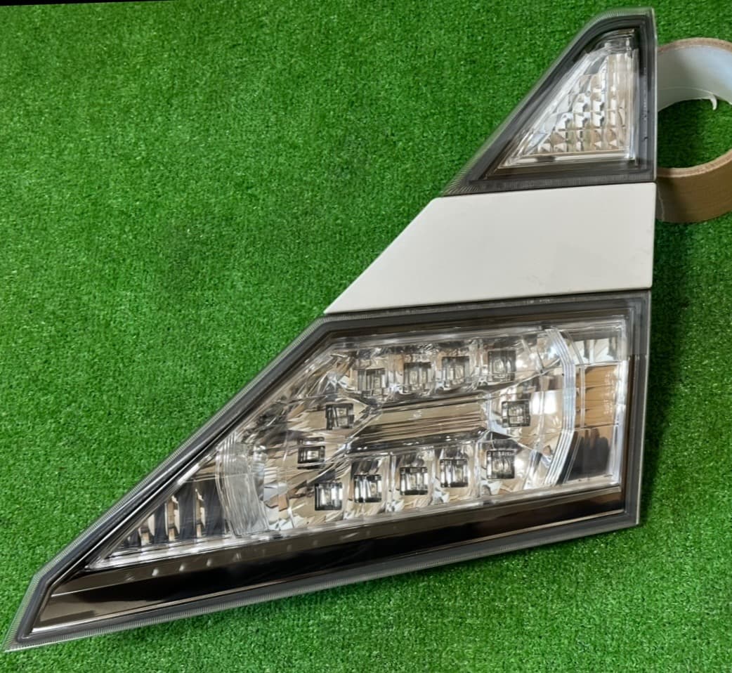 ヴェルファイア ANH20 KOITO 58-35 右テールランプ