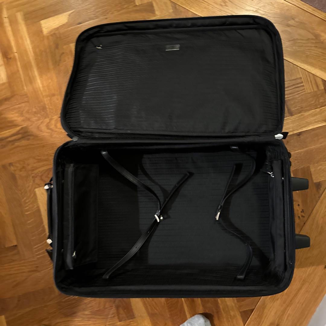 プラダ　キャリーケース　スーツケース