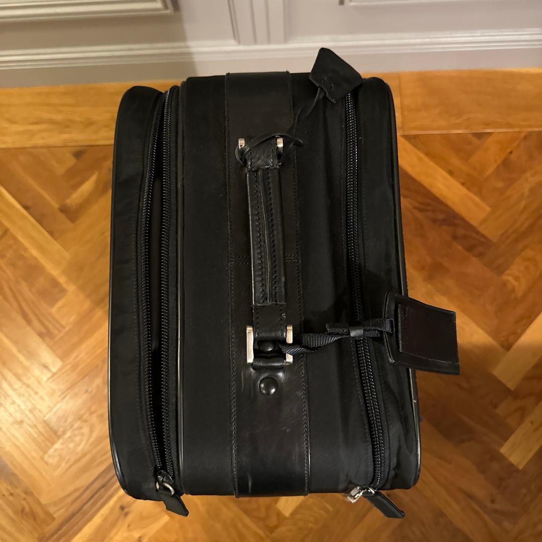 プラダ　キャリーケース　スーツケース